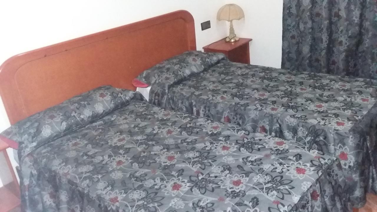 Motel Paris Dakar Selouane Buitenkant foto