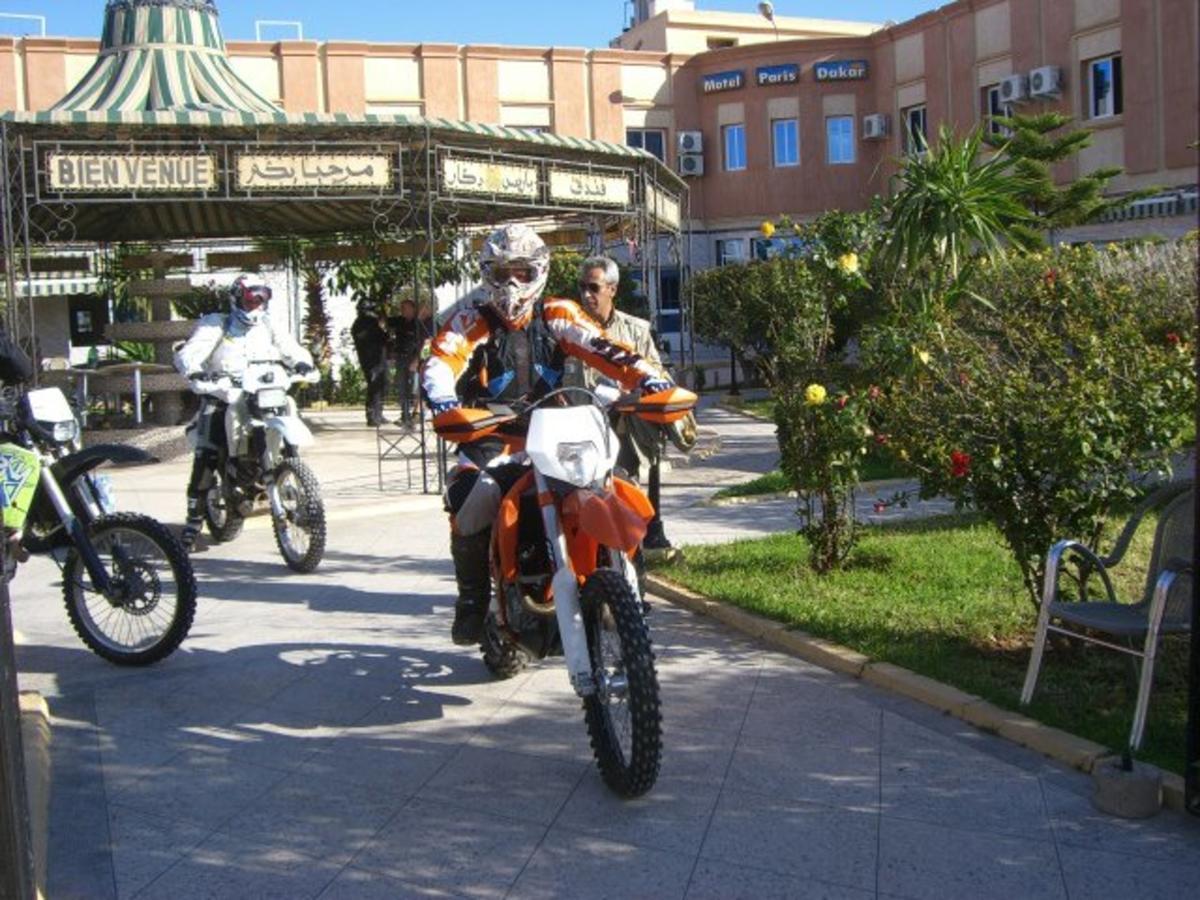 Motel Paris Dakar Selouane Buitenkant foto