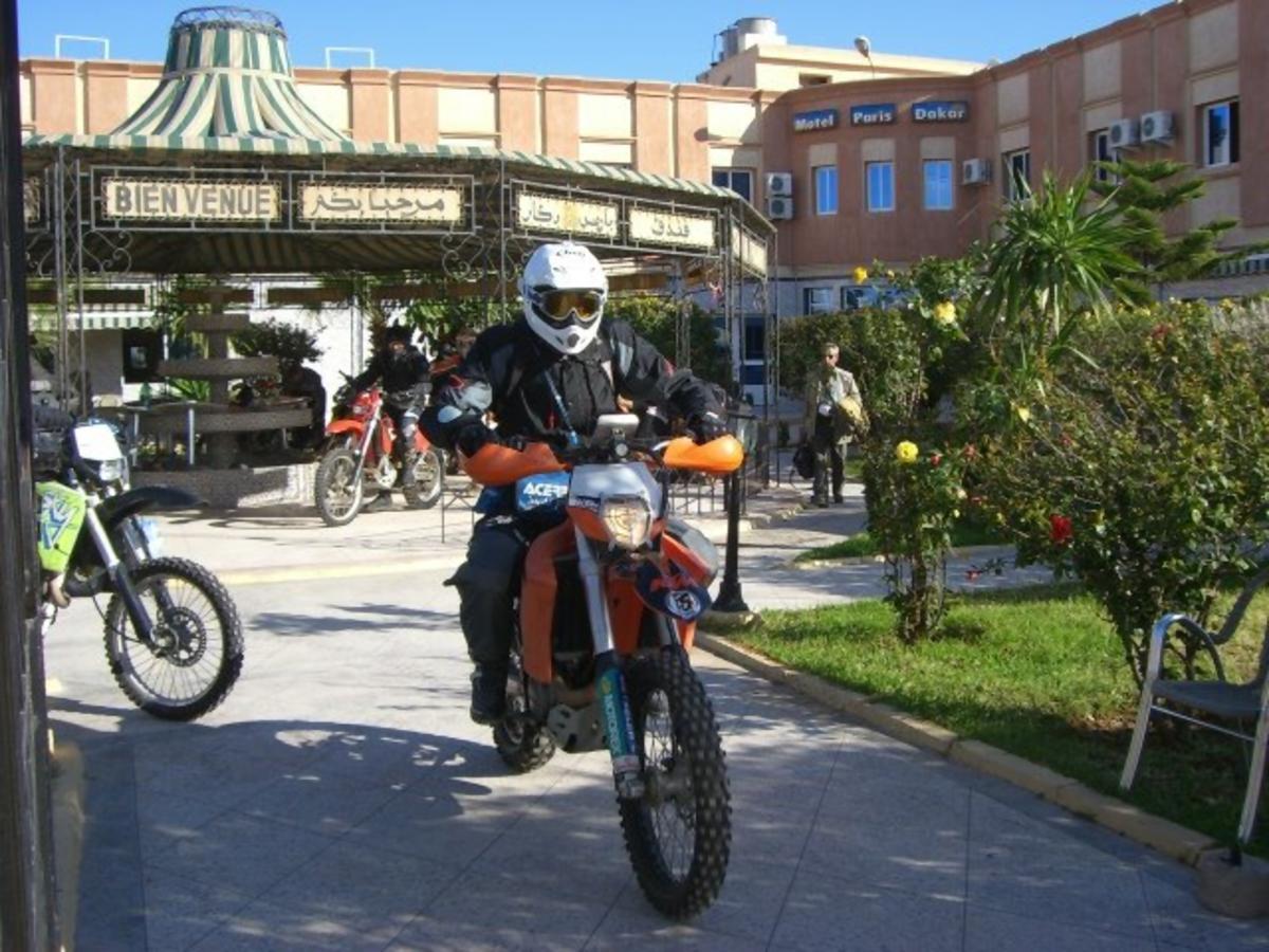 Motel Paris Dakar Selouane Buitenkant foto