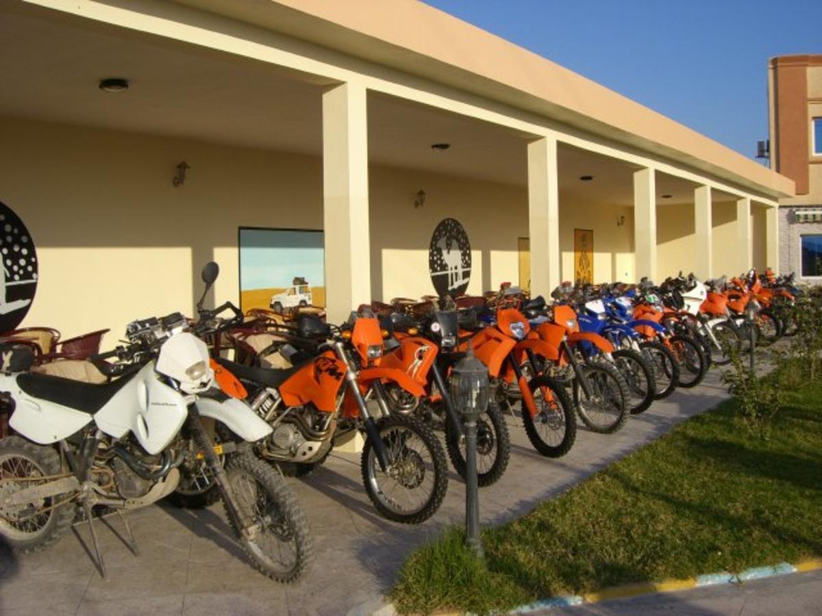Motel Paris Dakar Selouane Buitenkant foto