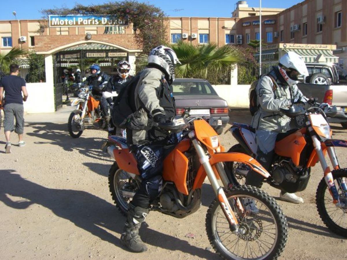 Motel Paris Dakar Selouane Buitenkant foto