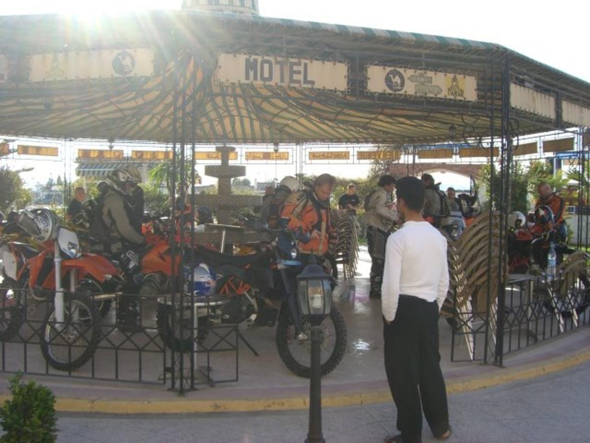 Motel Paris Dakar Selouane Buitenkant foto